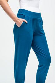 Everyday Sabbatical 24/7 Pant — soft stretch, flattering clean leg, versatile everyday style.