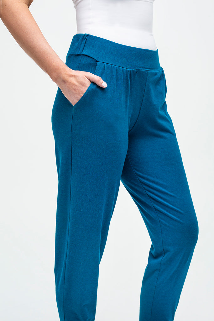 Everyday Sabbatical 24/7 Pant — soft stretch, flattering clean leg, versatile everyday style.